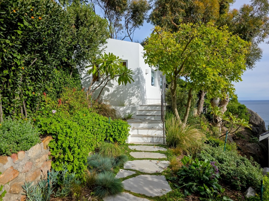 To Let 7 Bedroom Property for Rent in Bantry Bay Western Cape